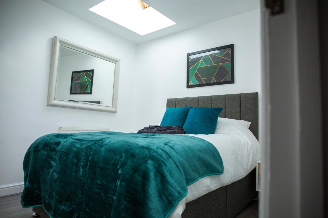 סטרטפורד-אפון-אבון Modern Townhouse Apartment With Free Parking And Wifi מראה חיצוני תמונה