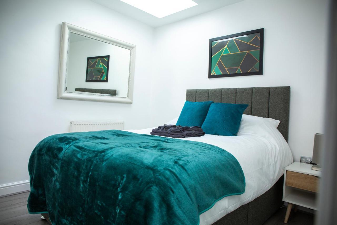סטרטפורד-אפון-אבון Modern Townhouse Apartment With Free Parking And Wifi מראה חיצוני תמונה