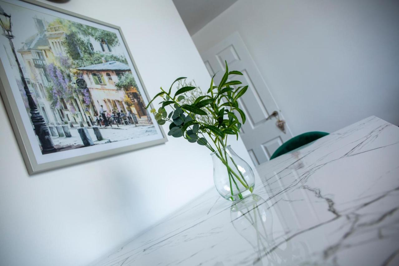 סטרטפורד-אפון-אבון Modern Townhouse Apartment With Free Parking And Wifi מראה חיצוני תמונה