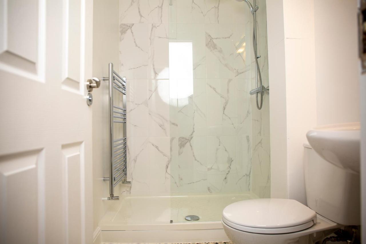 סטרטפורד-אפון-אבון Modern Townhouse Apartment With Free Parking And Wifi מראה חיצוני תמונה