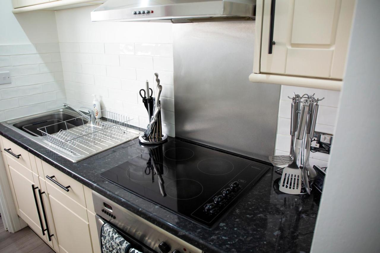 סטרטפורד-אפון-אבון Modern Townhouse Apartment With Free Parking And Wifi מראה חיצוני תמונה